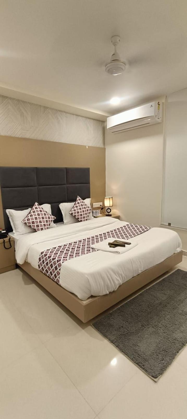 Hotel Royal Square Gandhinagar Extérieur photo